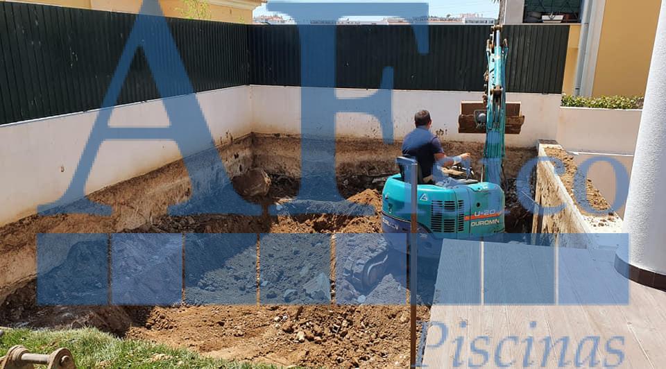 Projeto de construção de piscina em Arneiro - obras de construção